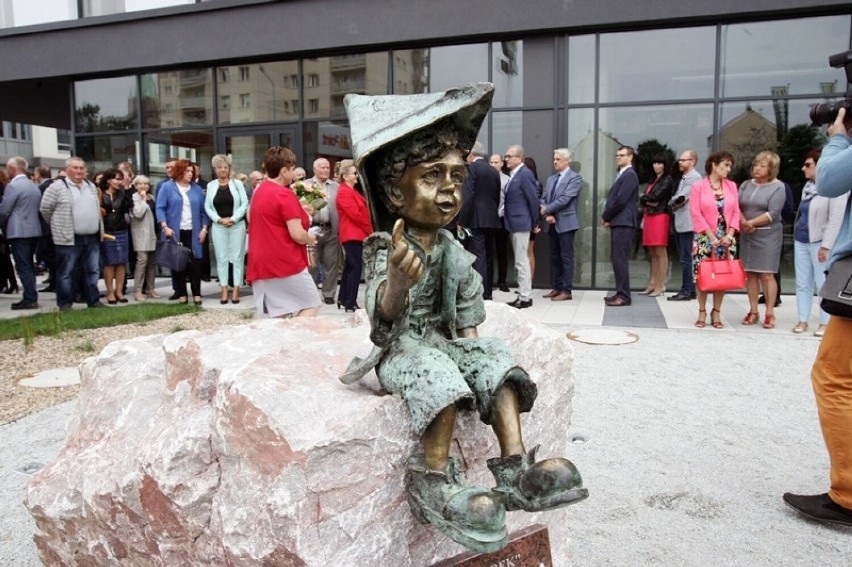 Wandale zniszczyli rzeźbę "Florka" w Legnicy, ukradli mu imitację złotego florena