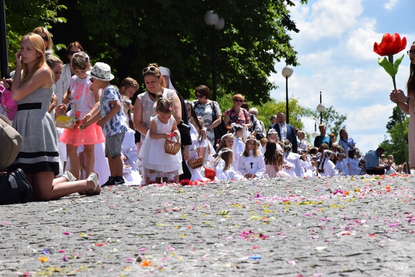 Uroczysta procesja przeszła ulicami miasta