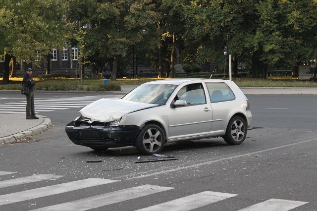 Kolizja na skrzyżowaniu ul. Sikorskiego i Jedności Robotniczej