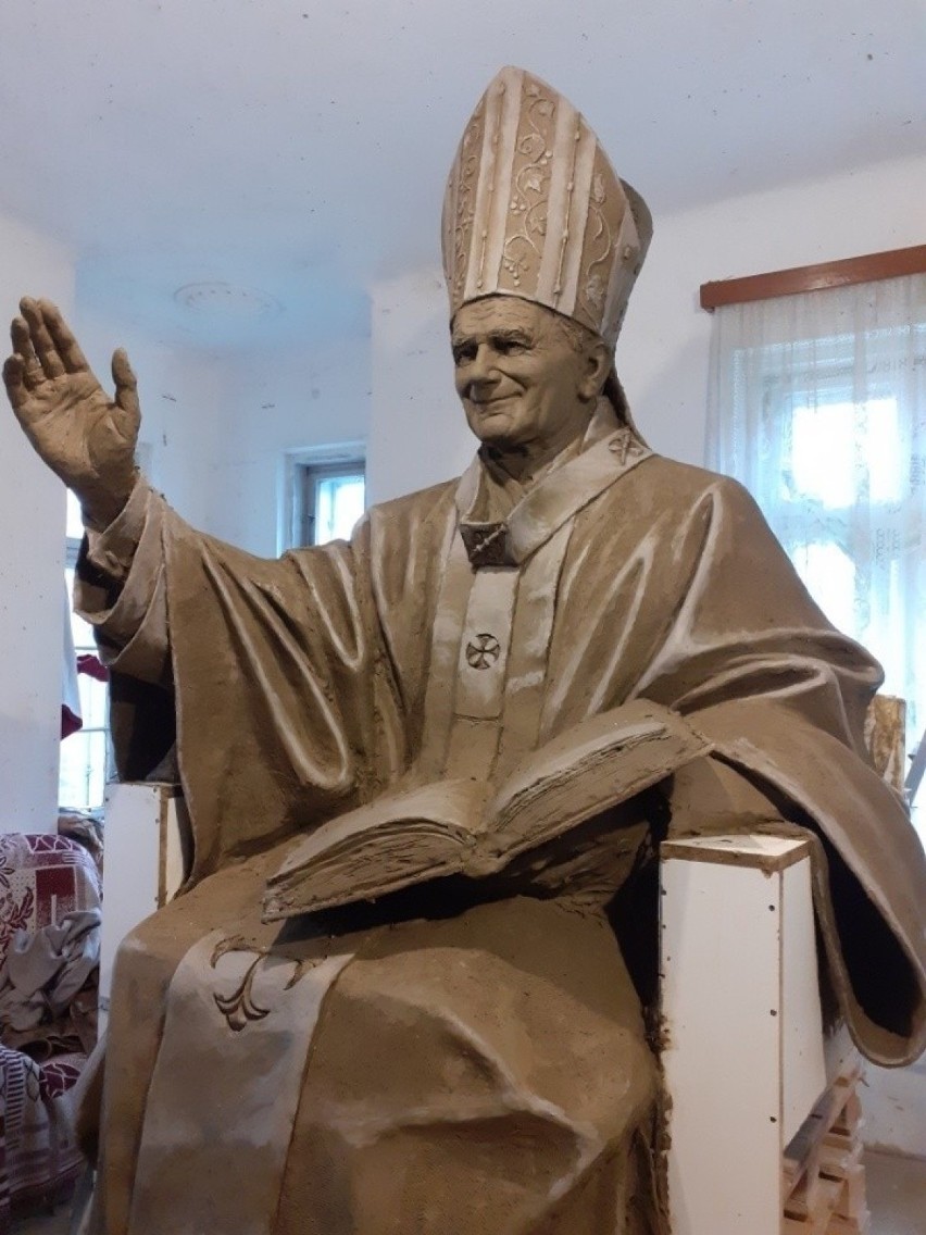 Pomnik Jana Pawła II w Parku Papieskim w Rzeszowie. Ruszyły prace. Ma być gotowy na wrzesień. To szósty pomnik papieża w mieście