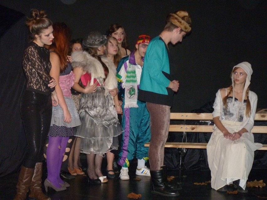 "Iwona, księżniczka Burgunda" na scenie MDK  wRadomsku