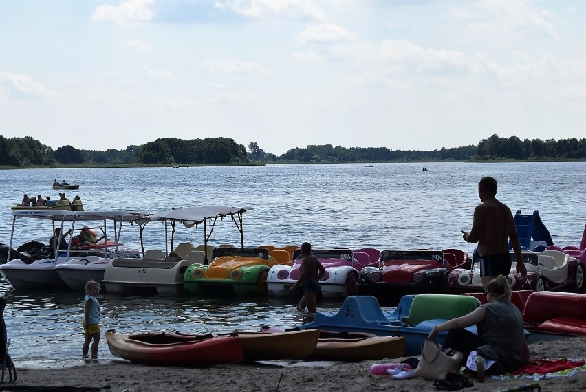 Powspominajmy upalne dni minionych wakacji. Gorąca skorzęcińska plaża na zdjęciach!