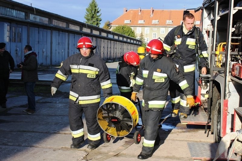 Ćwiczenia strażaków w jednostce wojskowej w Braniewie. Zobacz zdjęcia!