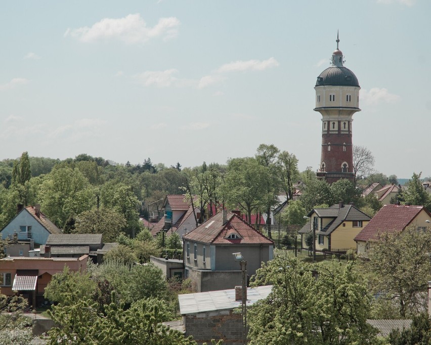 Gminę Trzemeszno zamieszkuje 14222 osób, z czego 7509 może...