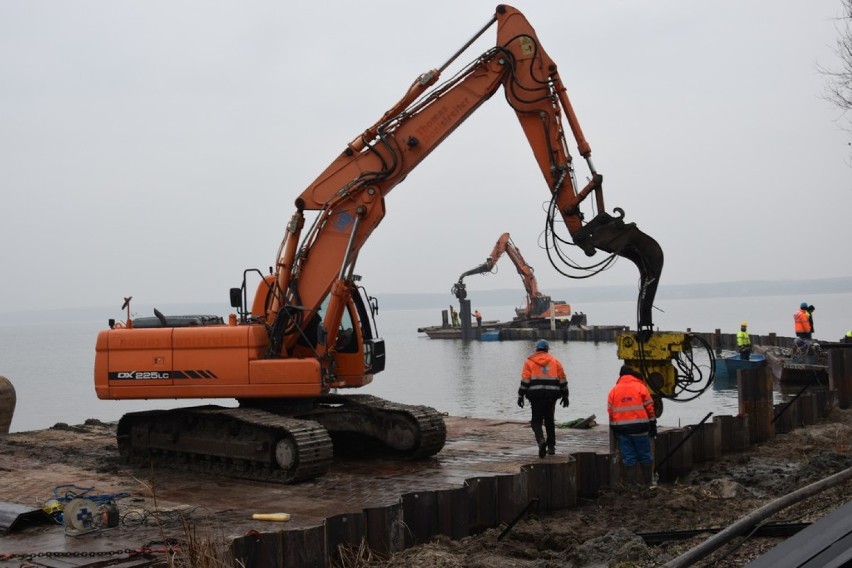Pogłębianie kanału i budowa falochronu na jeziorze Błędno - 27 listopada 2019