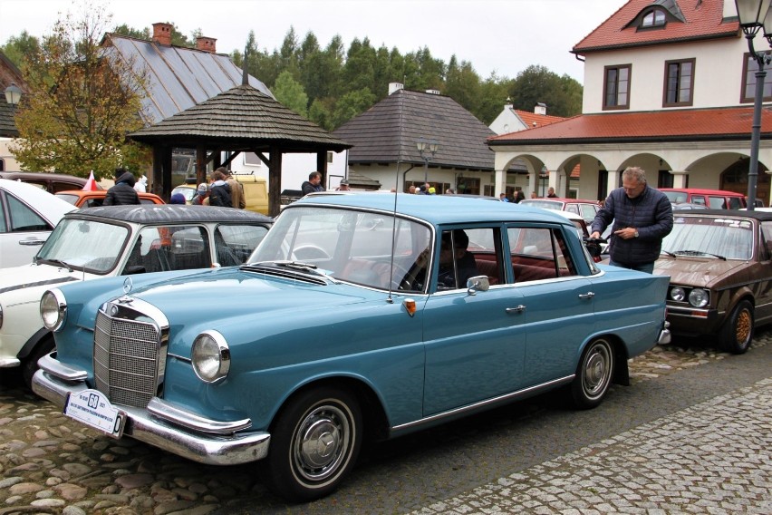 Nowy Sącz. XIII Zlot Zabytkowych Pojazdów w Miasteczku Galicyjskim. Samochody, motocykle, a nawet autobusy [ZDJĘCIA]