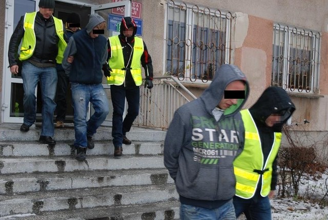 Włamywali się do sklepów. Zatrzymała ich kraśnicka policja.