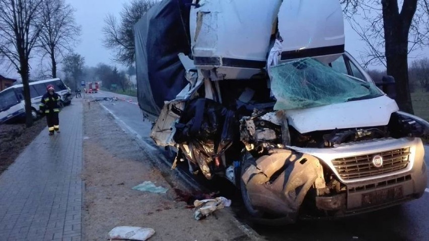 W czwartek rano w autobus stojący na przystanku wjechał...