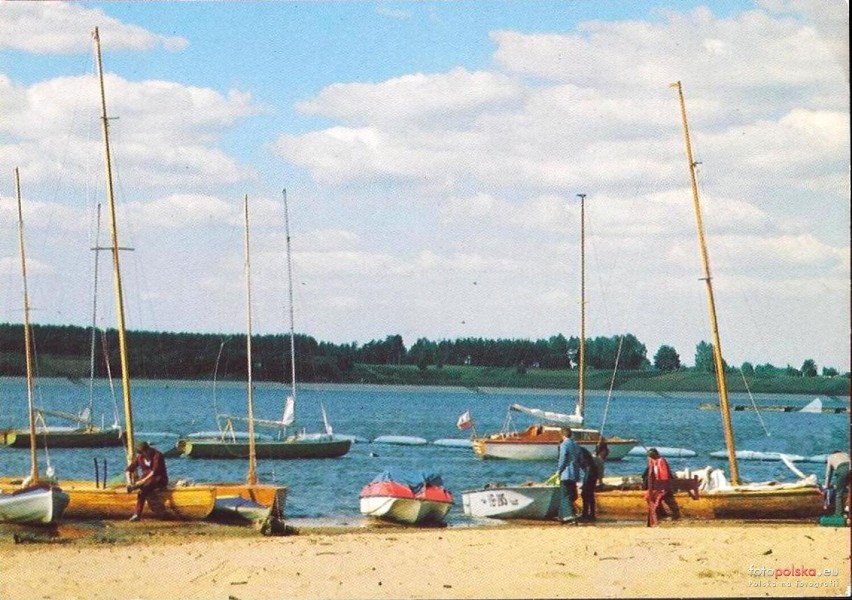 Lata 1980-1985 , Łodzie na brzegu Zalewu Sulejowskiego