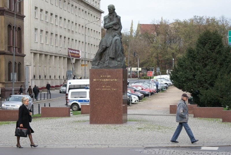 W 2005 roku na skrzyżowaniu Al. Marcinkowskiego i 23 Lutego...