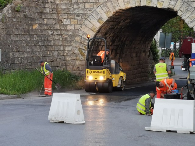 Naprawiono asfalt pod wiaduktem na ul. Siennej w Chrzanowie