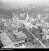 Tak wyglądał Oświęcim 50 lat temu. Stare Miasto, osiedla i tereny byłego obozu na zdjęciach lotniczych. Zobacz galerię