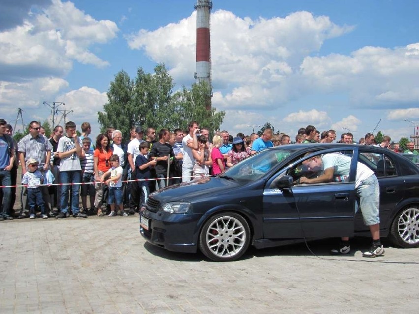 II Zlot samochodów tuningowych w Myszkowie 2012. Przyjechało około stu kierowców [ZDJĘCIA]