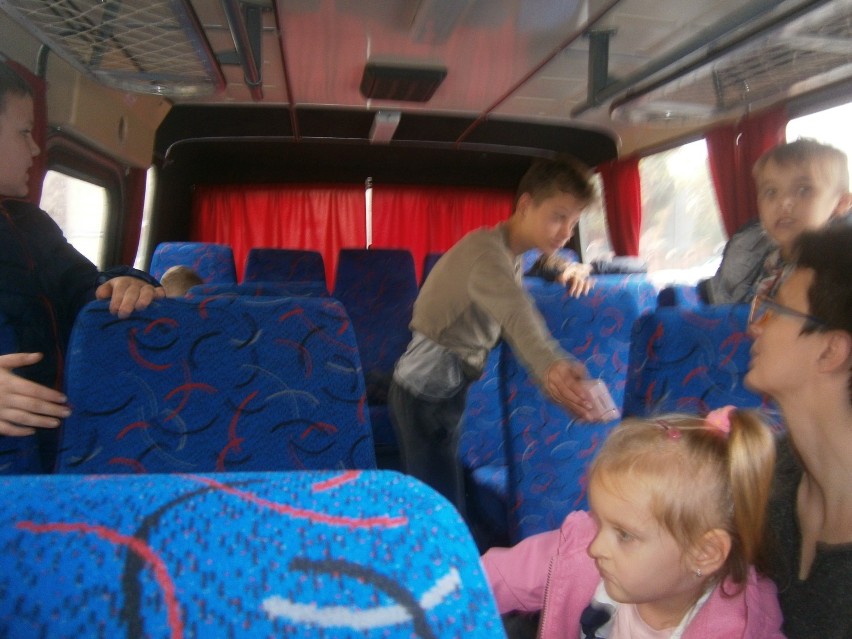 Grupa dzieci ze świetlicy socjoterapeutycznej w Golubiu–Dobrzyniu była w toruńskim teatrze