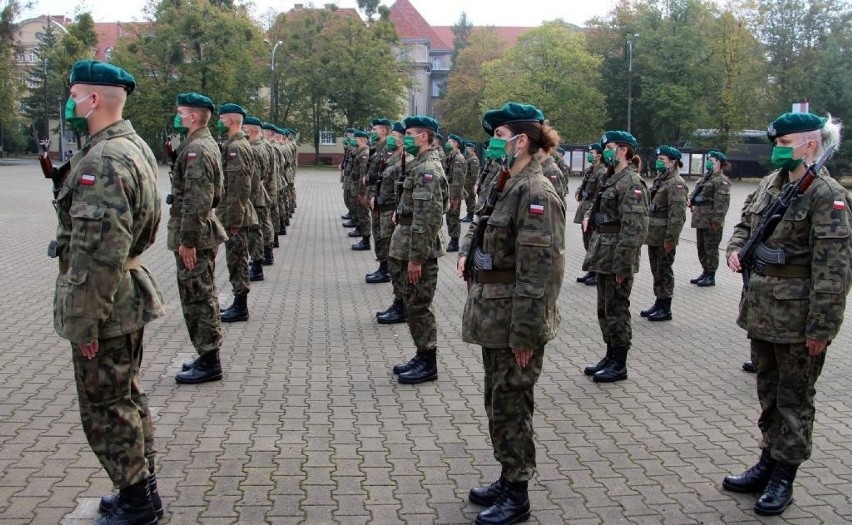 Dzień przysięgi wojskowej w Chełmnie, którą na wojskowy...