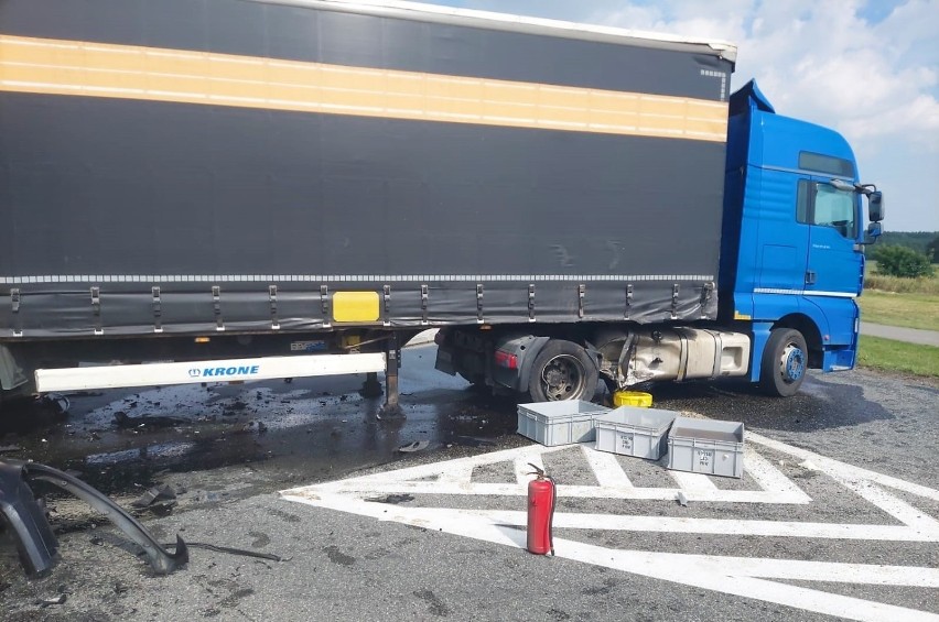 Wypadek w Krapkowicach. Kierowca ciężarowego mana wymusił...