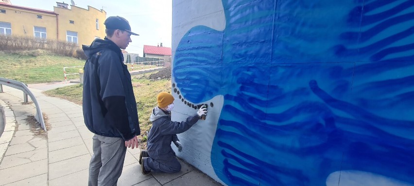 Nowy Sącz. Mgr Mors i cierpiący na autyzm Michał stworzyli razem mural pod wiaduktem na Węgierskiej [ZDJĘCIA]