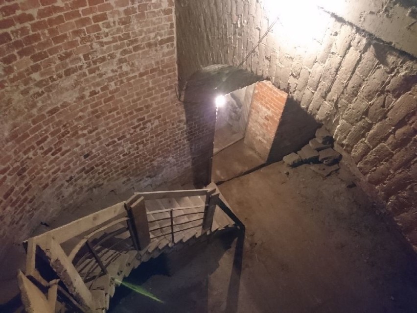 Oświetlone wnętrze fortu św. Benedykt