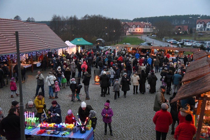 Uczestników przywitali wójt Waldemar Górczyński, sekretarz...