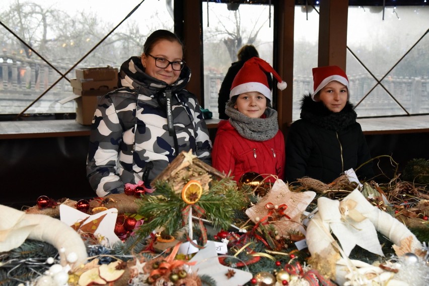 Mieszkańcy Pszczewa poczuli magię zbliżających się świąt Bożego Narodzenia [ZDJĘCIA, WIDEO]