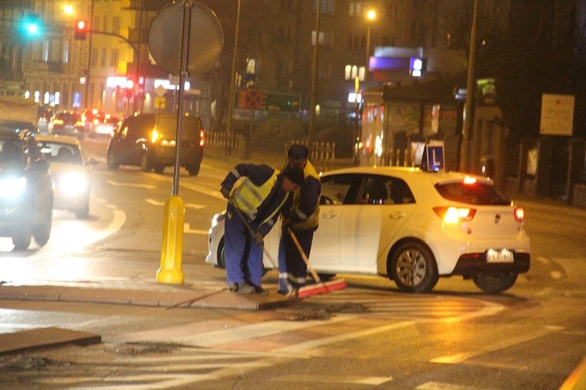 Wiosenne porządki w Kaliszu. Pojazdy czyszczą jezdnie na...