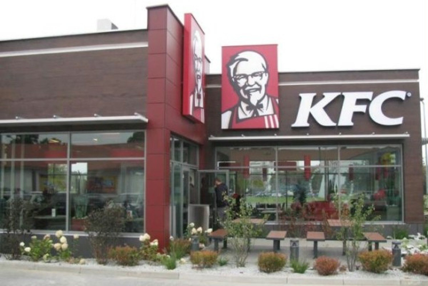 KFC z dostawą do domu. Sieć fast foodów rozszerza ofertę | Kraków Nasze  Miasto