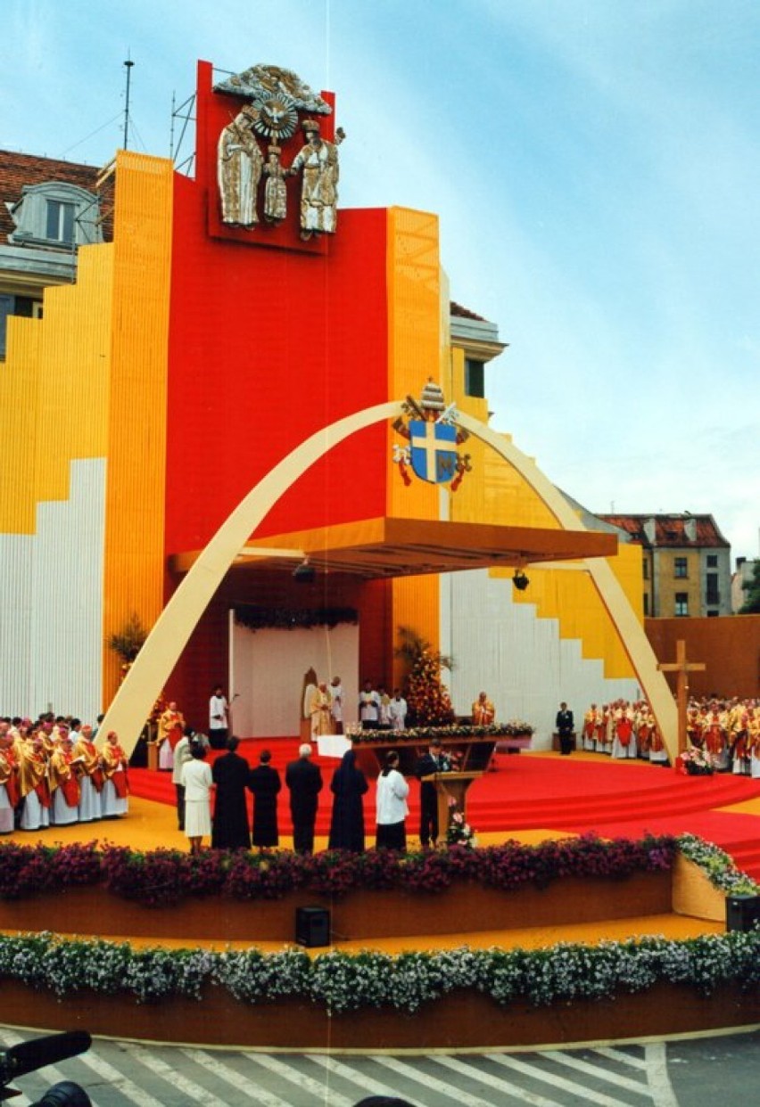 Eucharystia sprawowana na placu św. Józefa z udziałem Ojca...