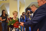 Stargard. Medal dla pani doktor. Maria Lisowska odebrała go dziś na sesji rady miejskiej   