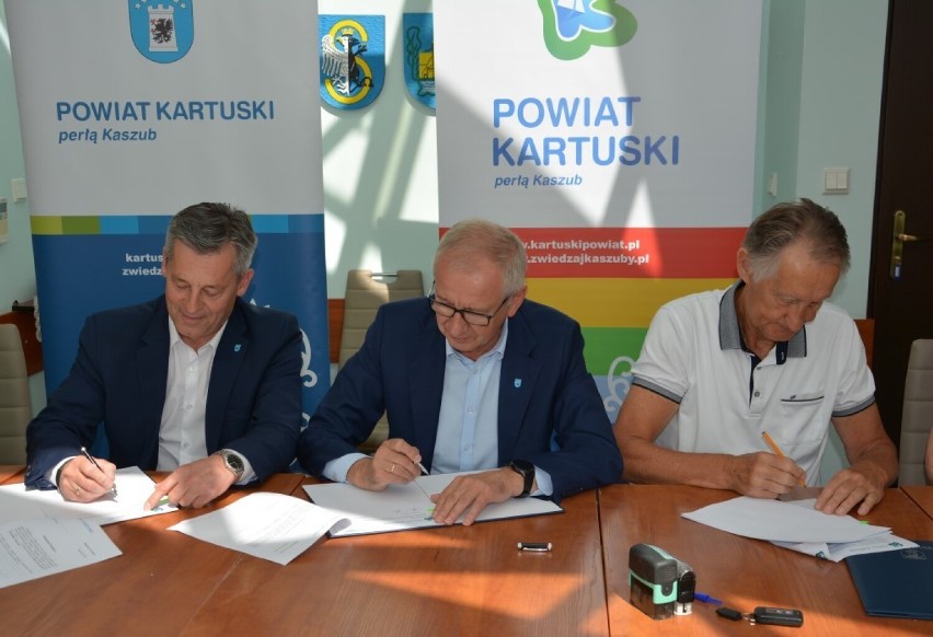 6 lipca miało miejsce podpisanie umowy na remont drogi powiatowej Szklana - Borzestowo