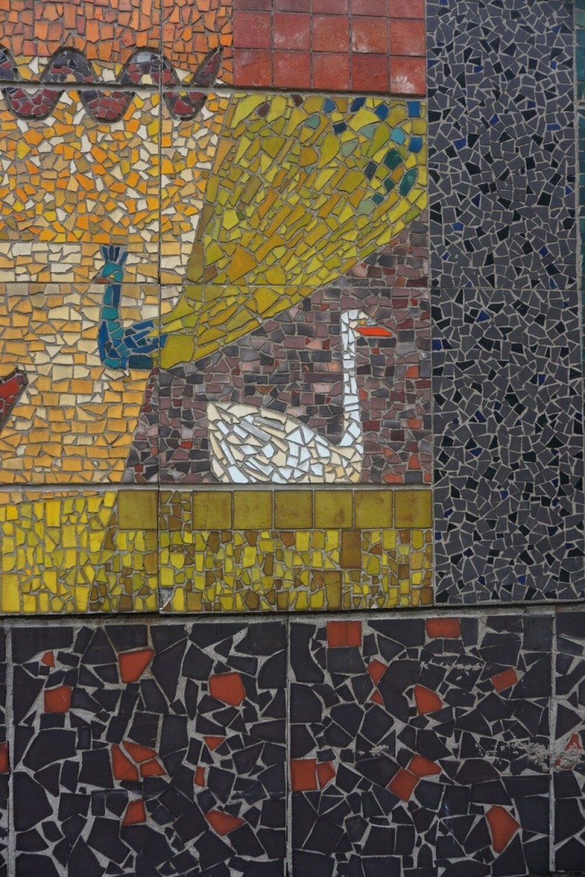 Wyjątkowa atrakcja w Warszawie. Pięciometrowa mozaika z lat 60. Mało kto o niej wie 