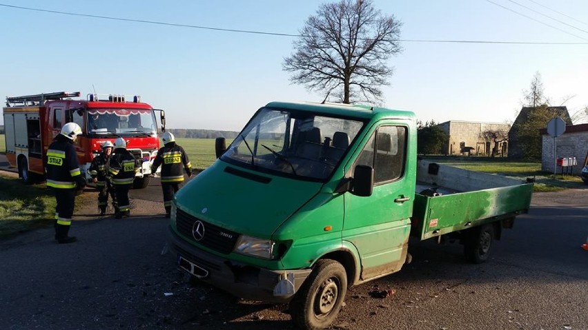 Wypadek z udziałem trzech samochodów