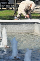 Naprawiają nową fontannę w Piotrkowie