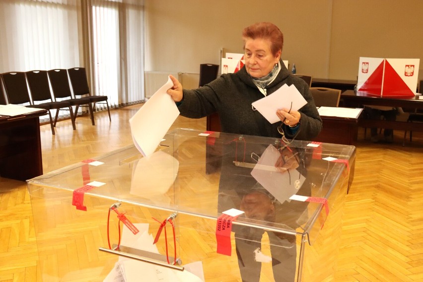 Wybory 2023 w Łęczycy. Mieszkańcy wybierają posłów i...