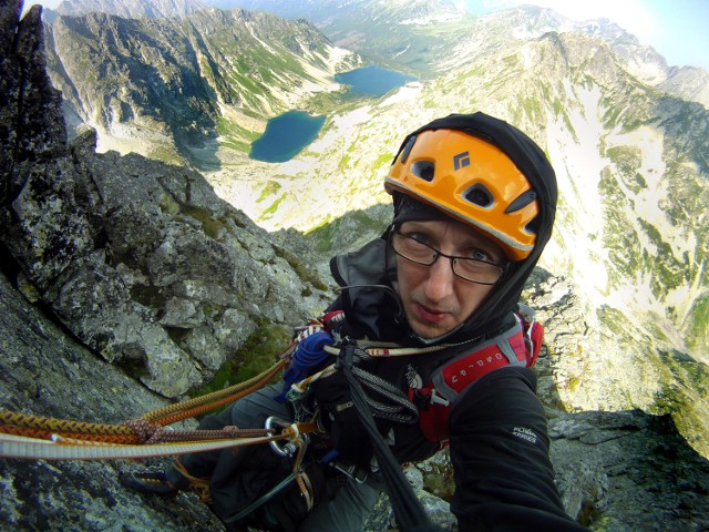 -&nbsp;Praktycznie podczas każdego wypadu robię dokumentację. Oprócz filmów, moją kamerą robię także zdjęcia. Ma bardzo szeroki kąt, co czyni ją niezwykle przydatnym narzędziem - mówi Michał Korbut.