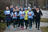 Nowy Rok w Śremie. Biegacze, kijkarze i kolarze rozpoczęli 2022 rok na sportowo podczas treningu pod hasłem "Biegnij chwilę spal promile"!