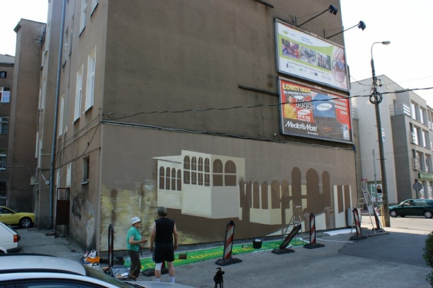 Malowanie ściany na ul.Sikorskiego.