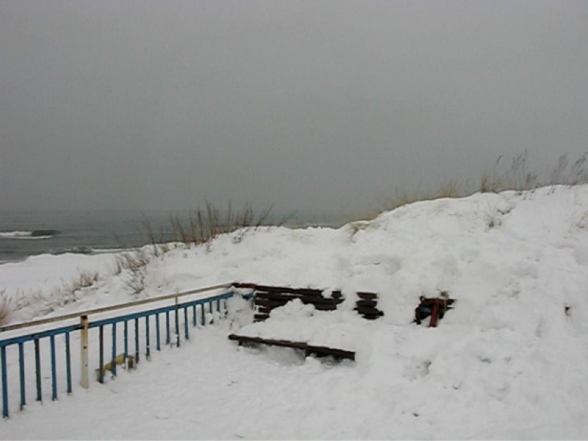 Zejście na plażę w Dźwirzynie, 13 lutego 2010r.