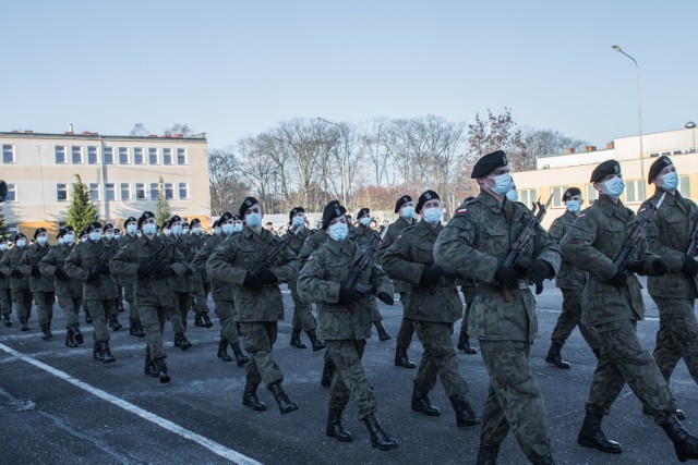 96 elewów złożyło przysięgę w Świętoszowie. Część z nich zostanie w służbie