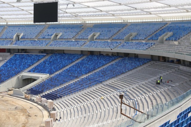 Trwa montaż 54 tys. krzesełek na Stadionie Śląskim w Chorzowie. Kocioł Czarownic ma być gotowy w połowie roku. Na wrzesień zaplanowano wielkie otwarcie, choć bez wielkich gwiazd. Zobaczcie jak Stadion Śląski prezentuje się w pierwszych dniach wiosny 2017.