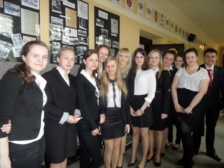 Lubliniec: Rozpoczęła się matura 2013. Przed godz. 9 odwiedziliśmy uczniów lublinieckiego Adasia