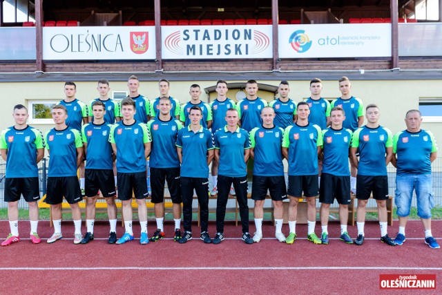 Kadra Pogoni Oleśnica w sezonie 2016\17: Bramkarze: Kacper Rogala, Grzegorz Kubiszyn. Obrońcy: Filip Szczypkowski, Tomasz Karga, Piotr Michalewski, Kacper Korcik, Jarosław Pydymowski, Karol Siódmiak, Marcin Leszczyński, Marcin Koselski, Maciej Gryglicki, Michał Kapusz. Pomocnicy: Adrian Pucek, Adrian Miodek, Szymon Bartnik, Kamil Śmigielski, Maciej Zapał, Łukasz Galik, Maciej Sepetowski, Jarosław Kotwicki, Damian Przybytek, Michał Rusiecki, Dawid Król. Napastnicy: Piotr Kotwa, Paweł Bezak.