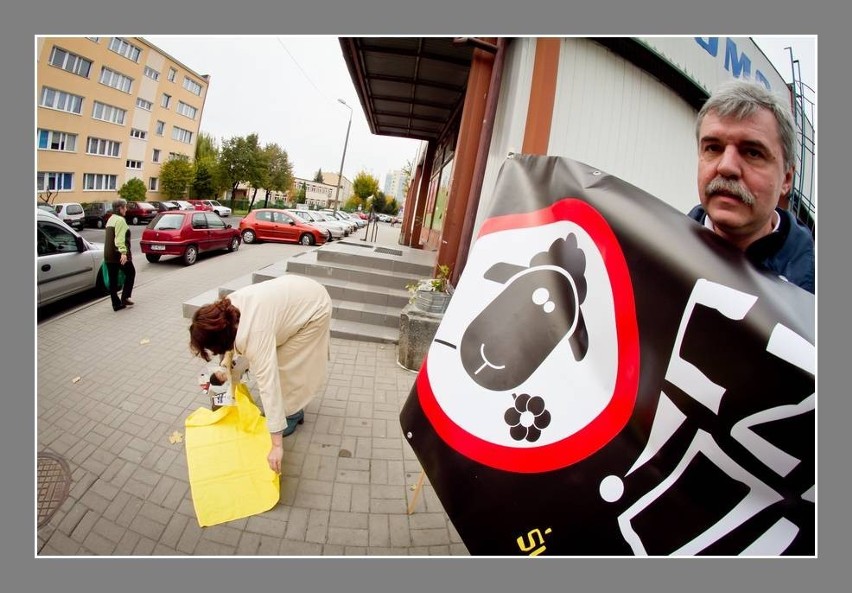 Świdnica: Rodzice protestowali przeciwko sprzedaży alkoholu nieletnim (zdjęcia i film)