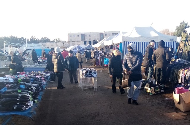 Tak wyglądały zakupy na targowisku w Golubiu-Dobrzyniu w piątek 17 grudnia