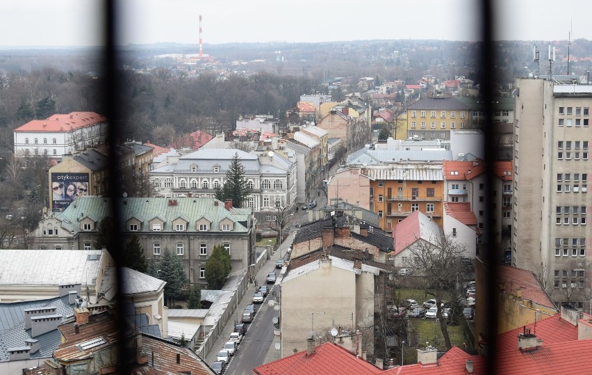 Tarnów z lotu ptaka. Zdjęcia miasta z najwyższych budynków w Tarnowie, balonu oraz miejsc widokowych [GALERIA]