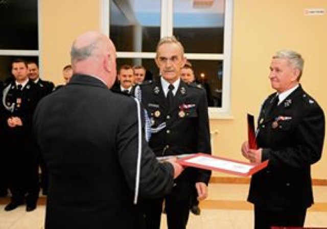 Chcemy uczcić i uhonorować druha Antoniego Wiśniewskiego za działalność strażacy OSP w Krzyżówkach