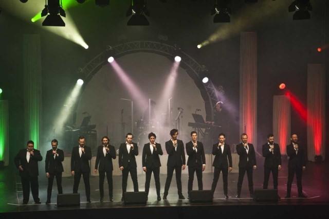 Międzynarodowa grupa The 12 Tenors już od ponad 10 lat koncertuje na scenach całego świata. Jesienią każdego roku artyści wyruszają w trasę koncertową, podczas której grają ponad 100 koncertów w Europie, jak również w Ameryce i Azji. W kwietniu pojawią się również w Bydgoszczy.