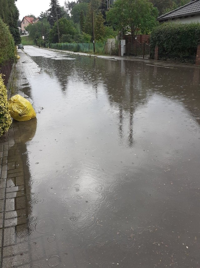 Zalanie na ulicy Zachodniej w Czerwieńsku. Problem występuje też na ul. Granicznej i Piłsudskiego.