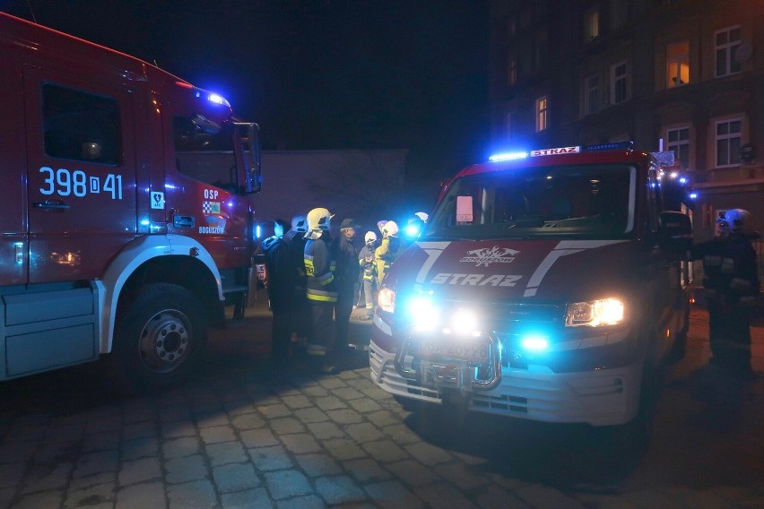 Heroiczna, ale przegrana walka o życie mężczyzny, który zasłabł w centrum Boguszowa-Gorc pod Wałbrzychem