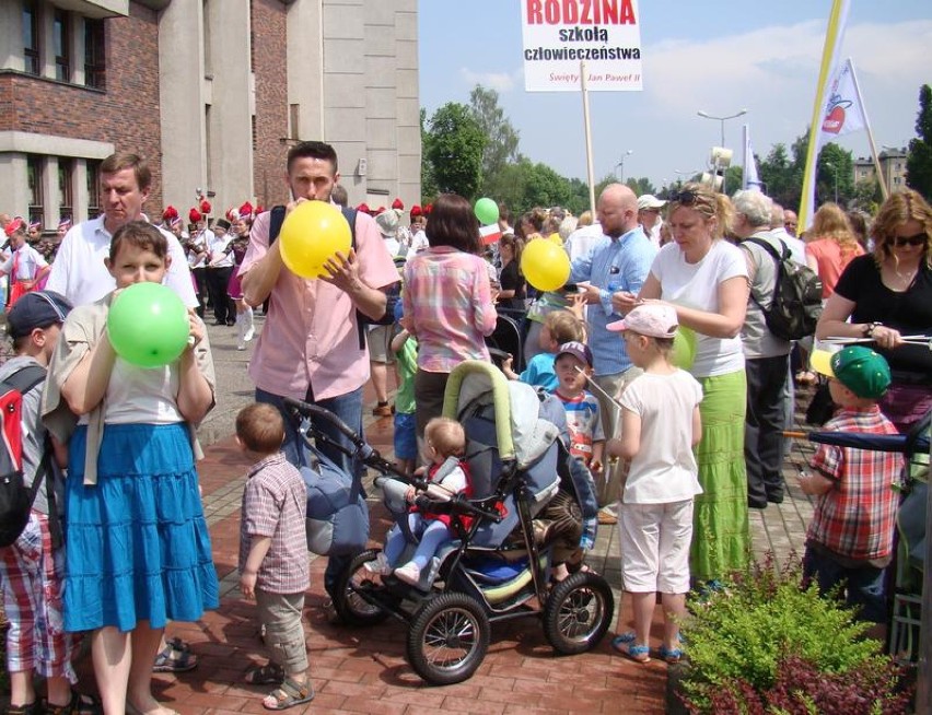 Marsz w Oświęcimiu. Przeszli ulicami miasta manifestując przywiązanie do wartości rodzinnych