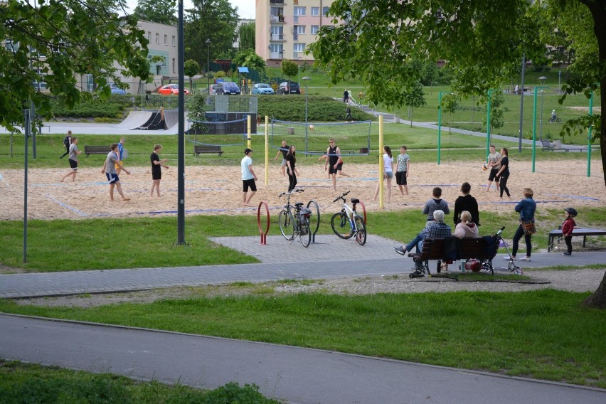 W środowy, przedświąteczny wieczór skatepark oraz boiska...